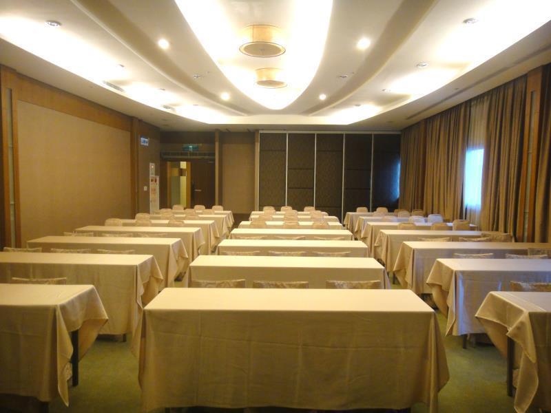 First Hotel Taipei Exteriör bild